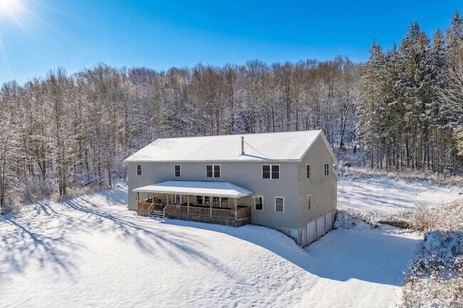 Building Photo - 1724 Calhoun Hill Rd