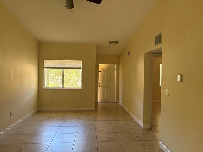 Building Photo - 6235 SW 47th Manor