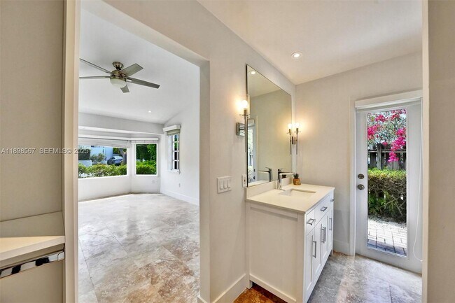 Building Photo - 255 Ridgewood Rd