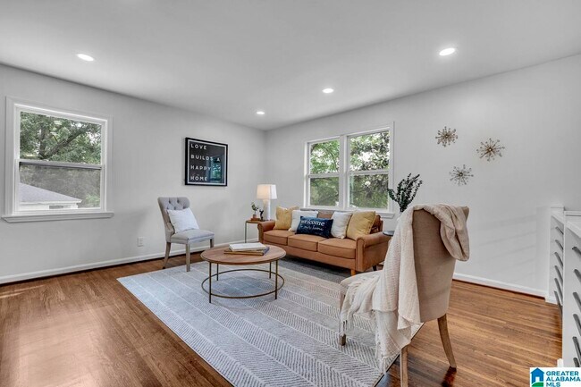 Building Photo - 917 S Forrest Dr