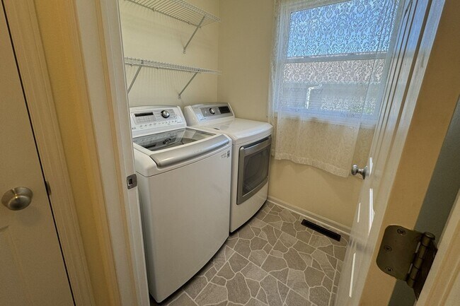 Building Photo - MOVE-IN SPECIAL! $500 OFF FIRST MONTH'S RENT! Large Townhome in North Ames