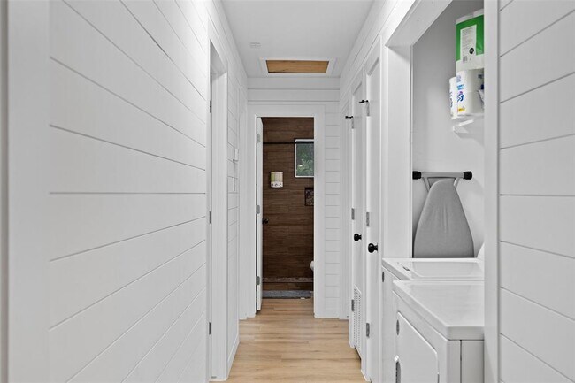 Building Photo - 3002 Brinwood Ave