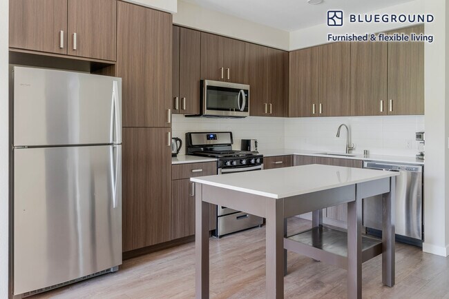 Building Photo - 3560 Rambla Pl