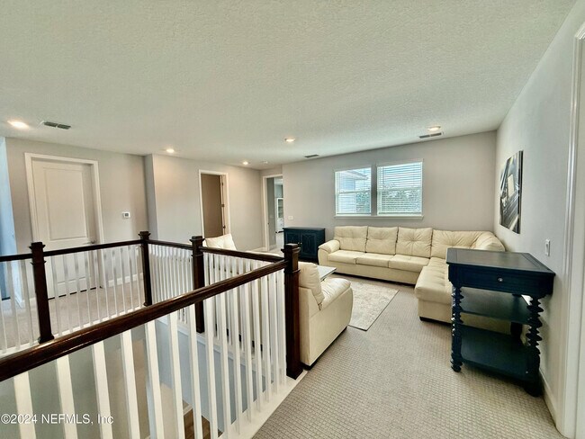 Building Photo - 52 Waterline Dr