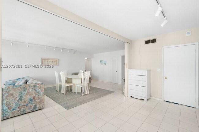 Building Photo - 5001 Collins Ave