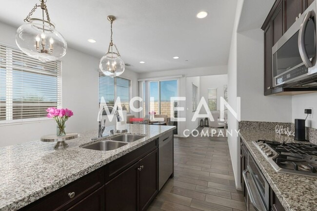Building Photo - Gorgeous 2-Story 4-Bedroom Home with Loft ...