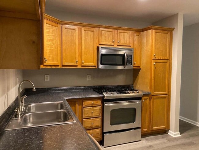 Building Photo - 3004 Arrowhead Dr