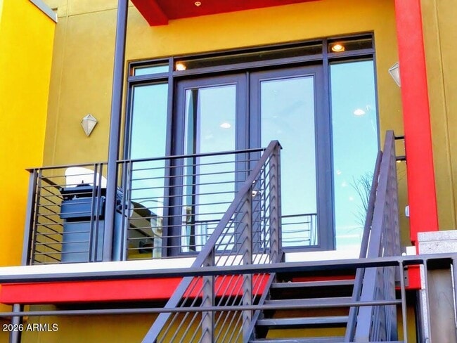 Building Photo - 516 E Ames Pl