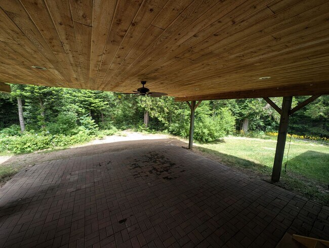 Building Photo - Spacious 4BR Home Near Sacheen & Davis Lake