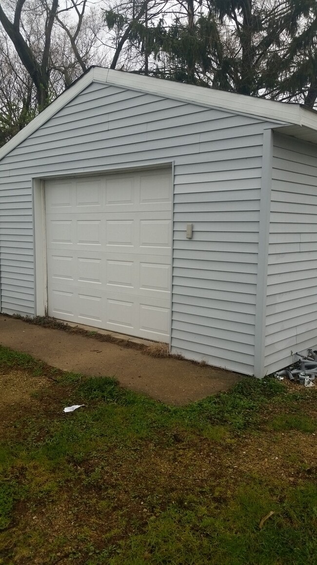 Building Photo - 421 Linde St