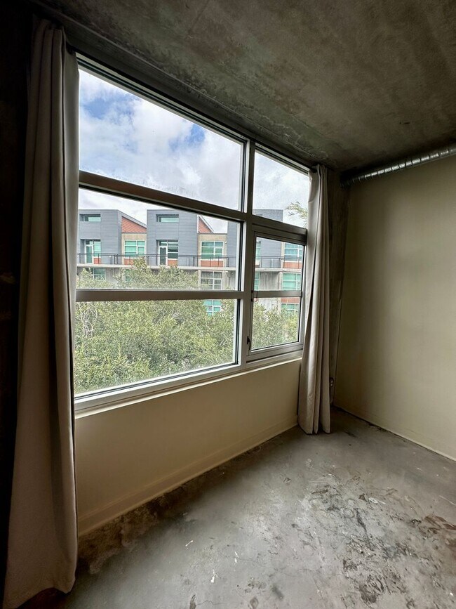 Building Photo - 2 BED | 2.5 BATH | URBAN CONDO | DOWNTOWN ...