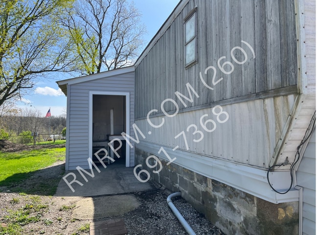 Building Photo - 2065 E Lakeside Dr