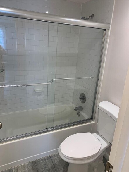 Building Photo - 677 SW 9th Ave