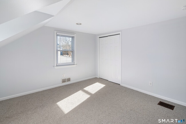 Building Photo - 37 Gaymoor Dr