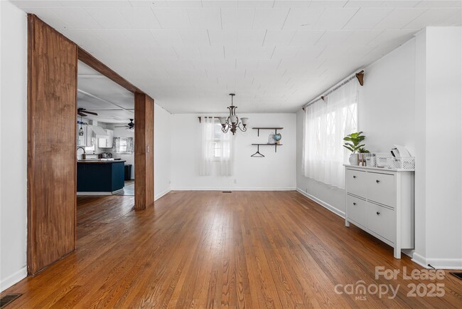 Building Photo - 387 Woodlawn Ave