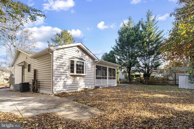 Building Photo - 1516 Cedarwood Dr