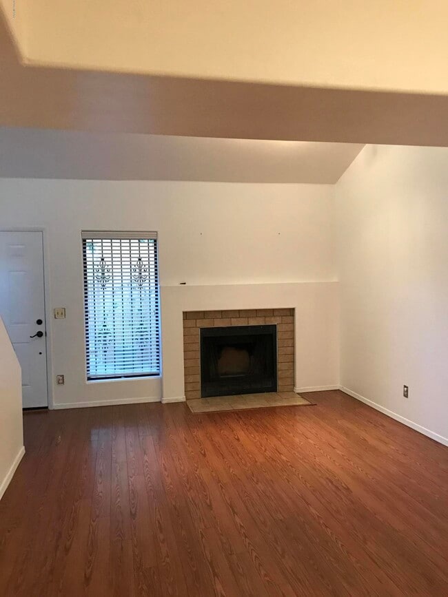 Building Photo - 4020 N Weimer Pl