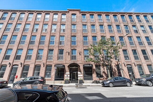Building Photo - 320 W 2nd St