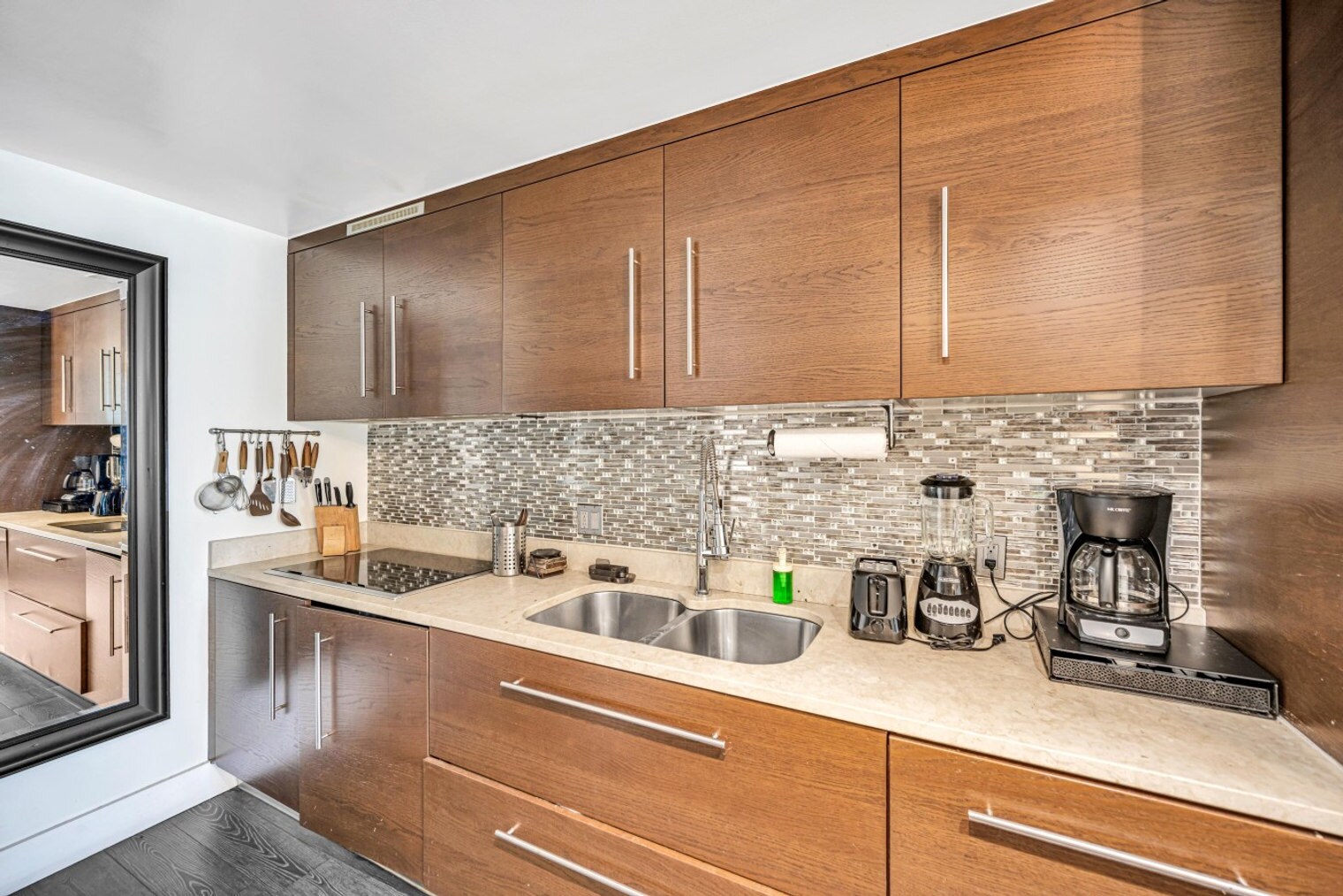 Building Photo - 485 Brickell Ave