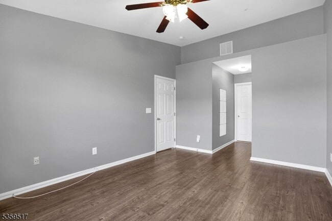 Building Photo - 215 Sheffield Ct
