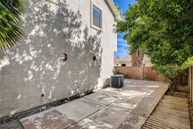 Building Photo - 1904 Verbania Dr