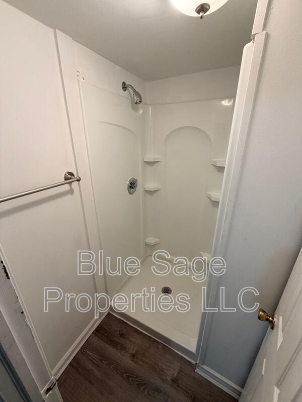 Building Photo - 2118 Valleyview Dr