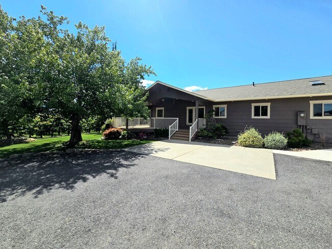 Building Photo - Massive House for Rent on a Cherry Orchard! Rental Options as a 4-bed or as two 2-beds!