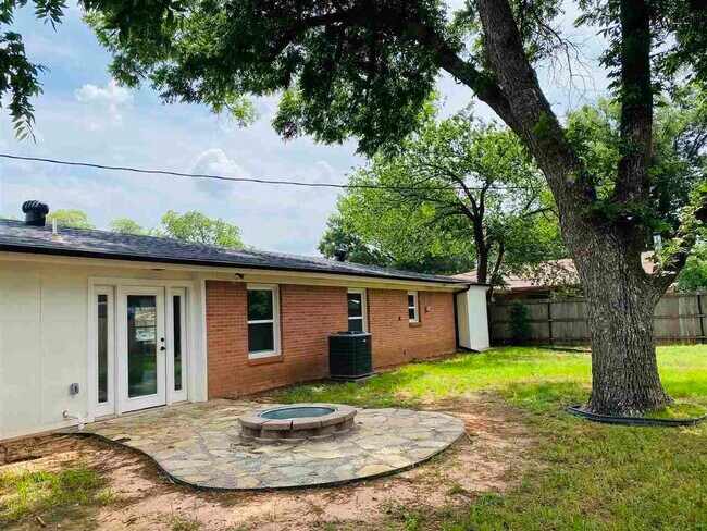 Building Photo - 4808 Alamo Dr