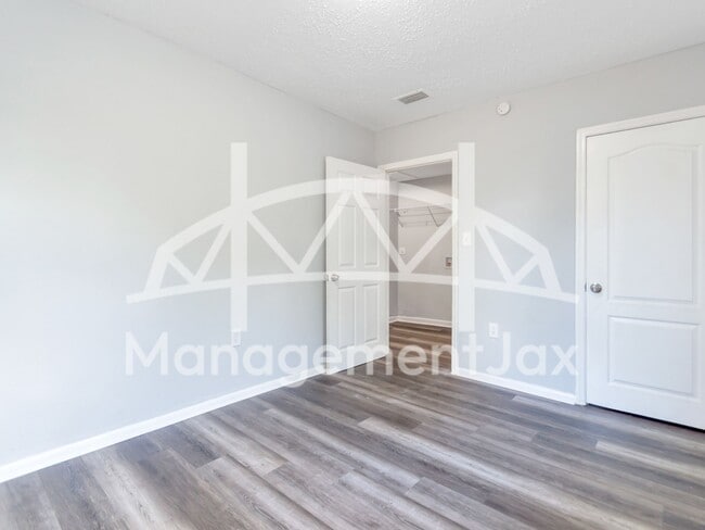 Building Photo - 1165 Hart St