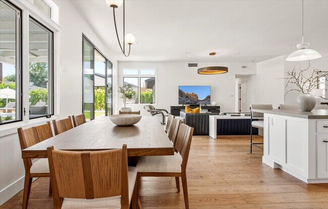 Building Photo - 3631 N 54th Ct