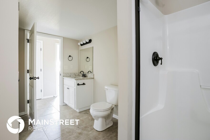 Building Photo - 1303 NW High View Dr