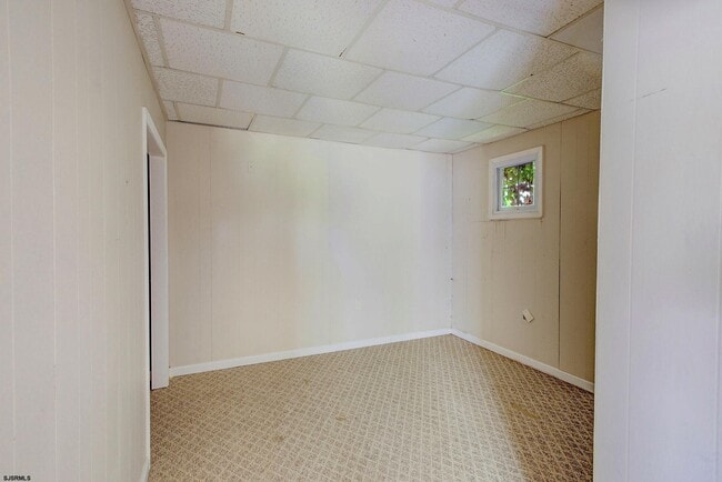 Building Photo - 2211 Shore Rd