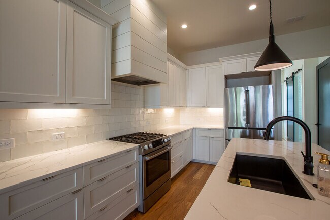 Building Photo - 130 2nd St