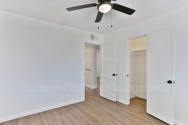 Building Photo - 2129 W Weldon Ave