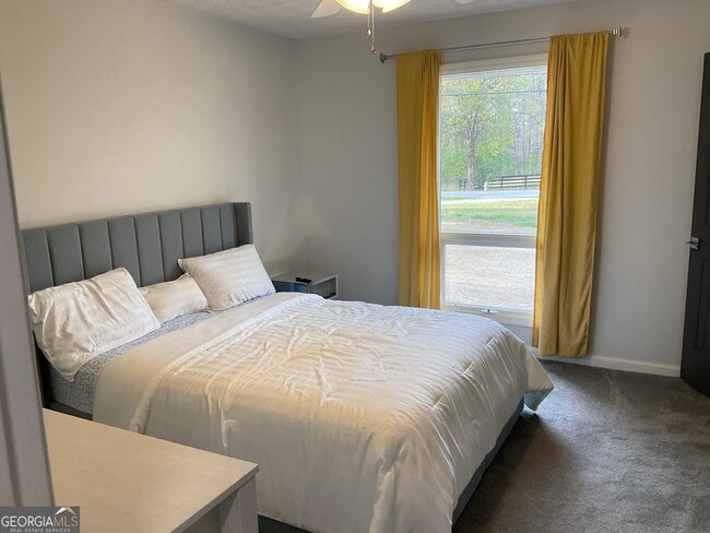 Building Photo - 558 Kenwood Rd