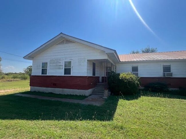 Primary Photo - 305 E Stegall Dr
