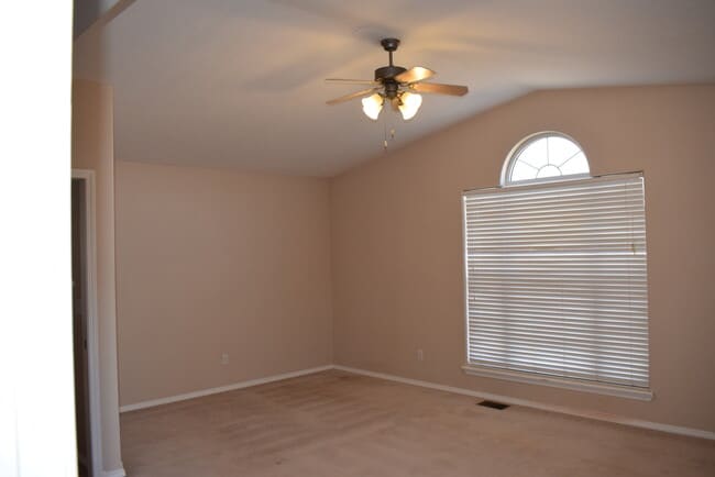 Building Photo - 4 bed / 3 bed Home with Gorgeous View!!!