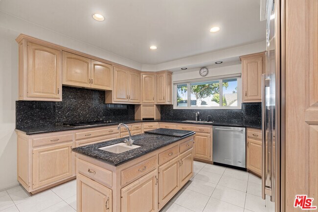 Building Photo - 4315 Clybourn Ave