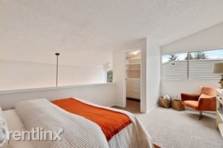 Building Photo - 2 br, 2.5 bath House - 12512 SE 42nd St # 512