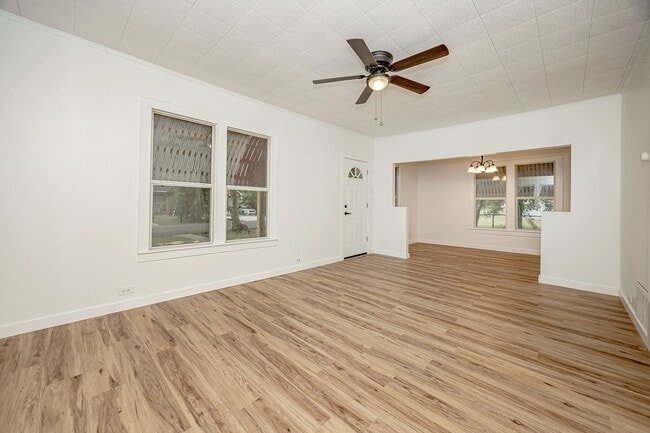 Building Photo - Freshly Renovated Rental Property!