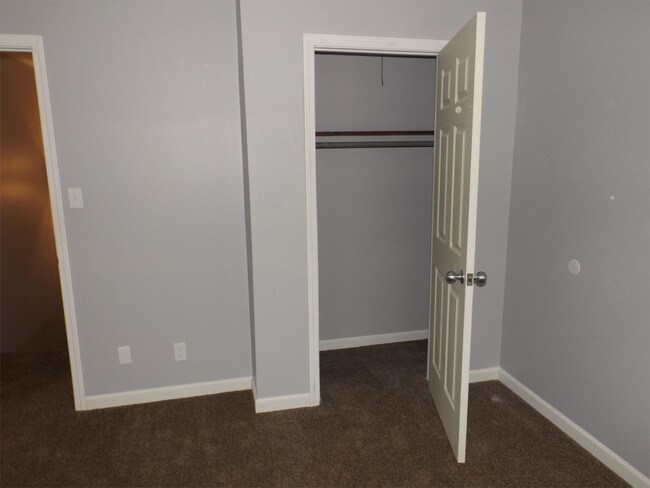 Building Photo - 860 N Lincoln St