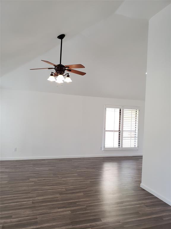 Building Photo - 703 Meadow Creek Dr