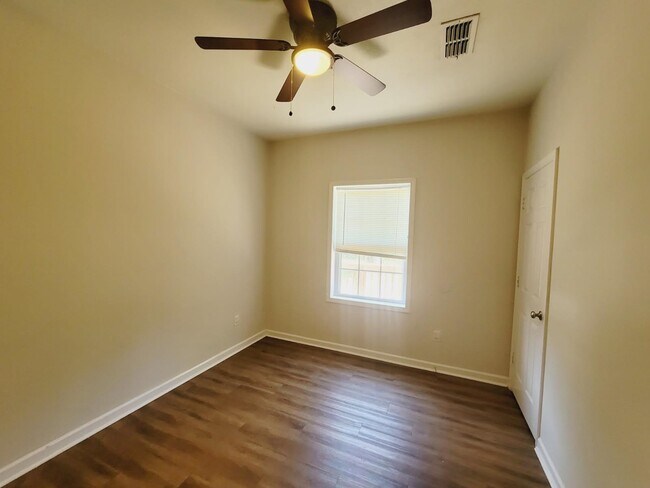 Building Photo - 2770 Weaver Dr