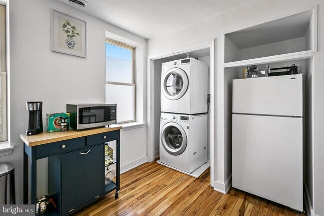 Building Photo - 600 N Linwood Ave