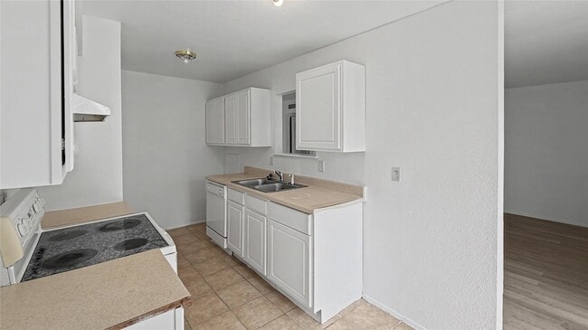 Building Photo - 130 Astoria Dr