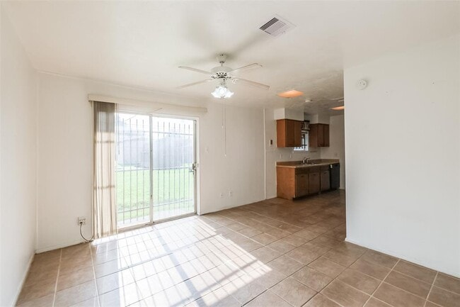 Building Photo - 4919 Glenridge Ln