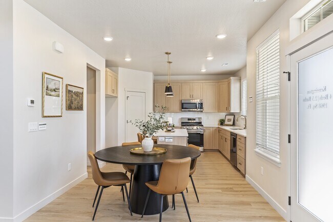 Building Photo - 1175 N Meridian Ln