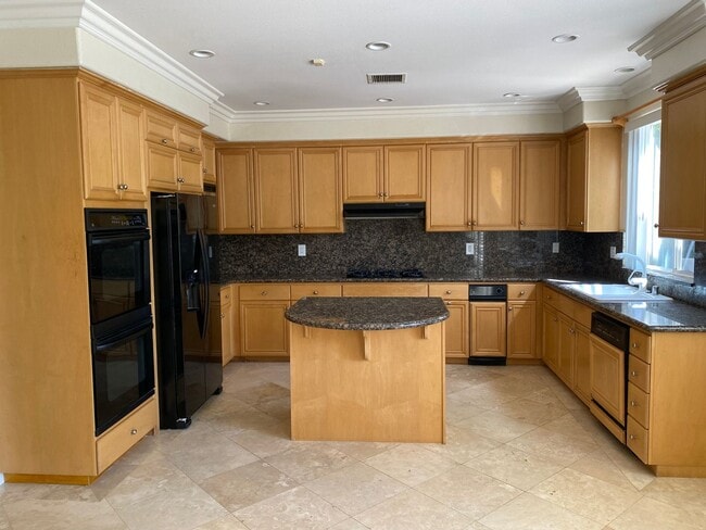 Building Photo - Beautiful 5 bedroom Newbury Park home with mountain views