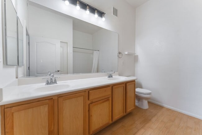 Building Photo - Charming Ground-Floor Condo with Wood Flooring & Modern Comforts!