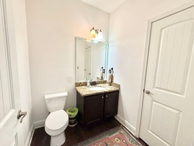 Building Photo - 104 Golf Villa Dr